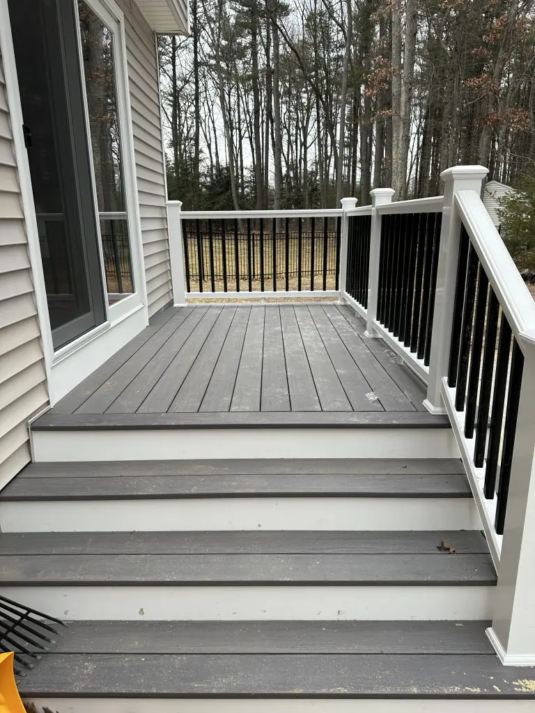 Hudson NH F deck(1) Deck in Hudson, MA
